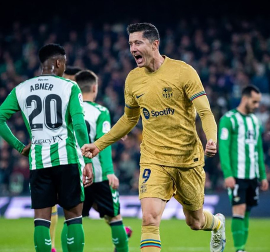 रियलमाथि बार्सिलोनाको ८ अंकको अग्रता