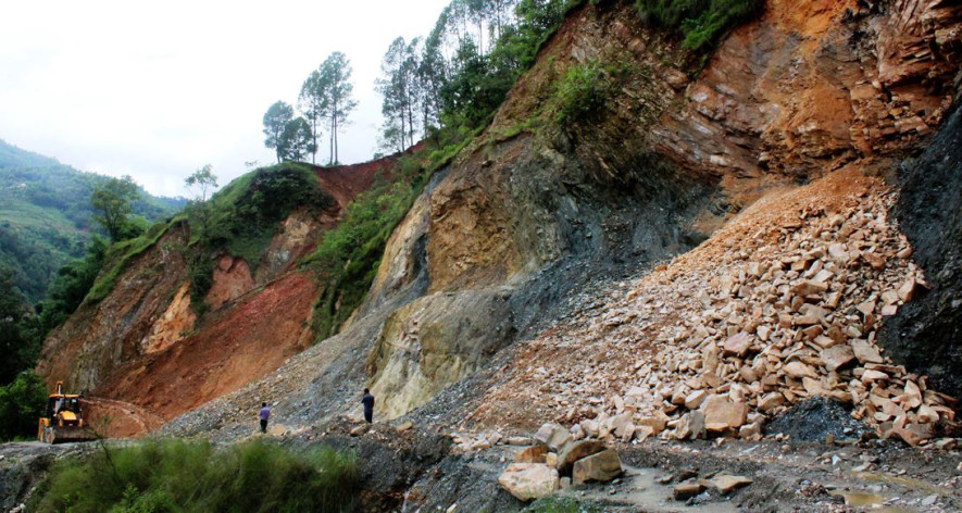 अवरुद्ध लोकमार्ग एकतर्फी खुल्यो, करिडोर अझै ठप्प