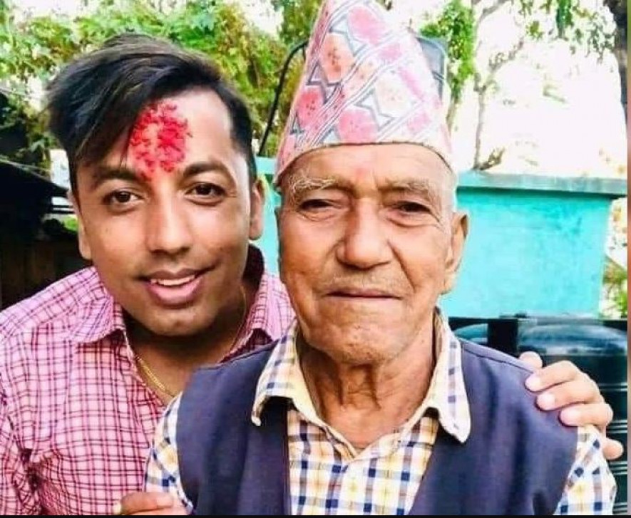 लोकगायक खुमन अधिकारीलाई पितृशोक