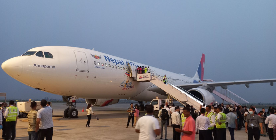 गौतमबुद्ध विमानस्थलबाट अन्तर्राष्ट्रिय उडान गर्दै नेपाल एयरलाइन्स
