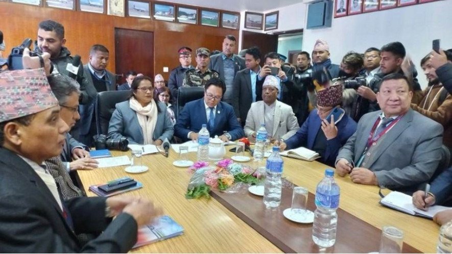 जहाज समयमा उडाउनुहोस्, नेपाली समयको बदनाम नगर्नुहोस् : पर्यटनमन्त्री