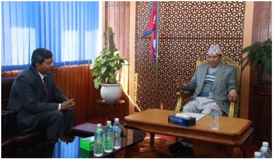 भारतीय अधिकारीले उपप्रधानमन्त्री श्रेष्ठलाई भेट्दै