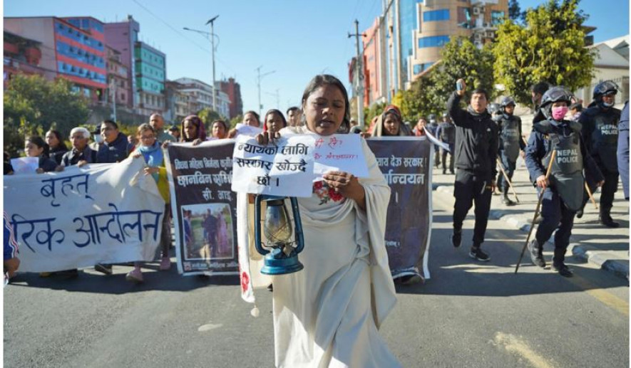 सडक प्रदर्शनमा उत्रिएका ७ जना प्रहरीको नियन्त्रणमा