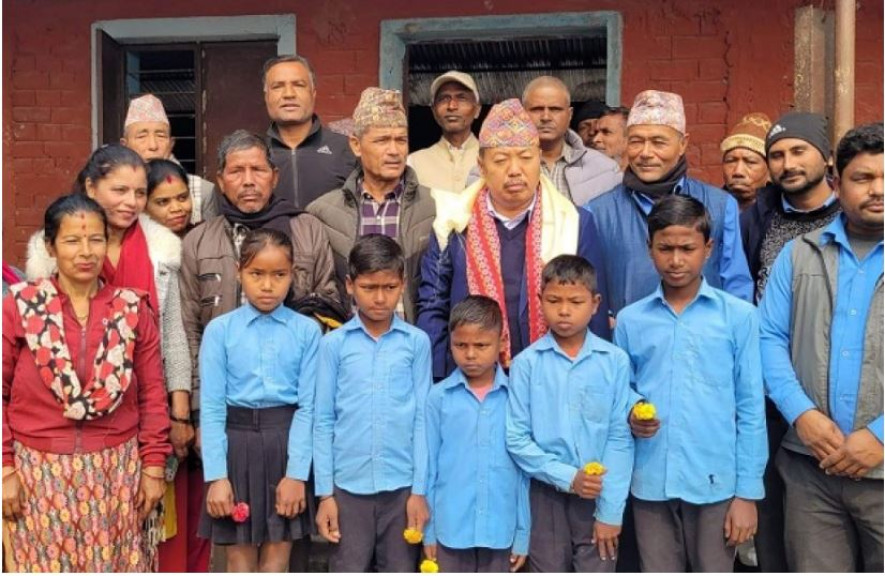 सांसद साँवाले गरे ११ जना विद्यार्थीको अभिभावकत्व ग्रहण