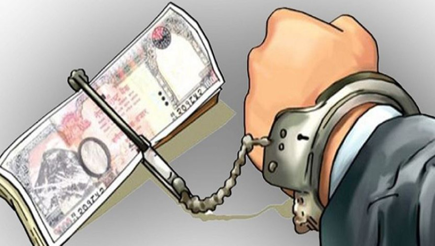 डेढ लाख घुस, ८ लाख बरामद