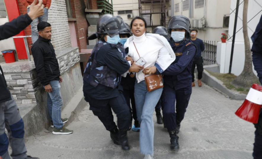 संसद भवन अगाडिबाट बिनु यादव पक्राउ