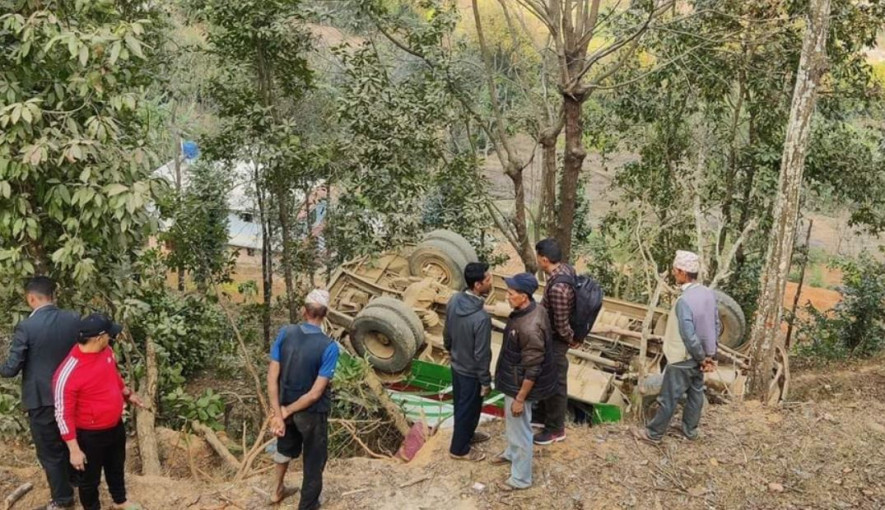 नुवाकोटमा भएको बस दुर्घटनामा २ जनाको मृत्यु