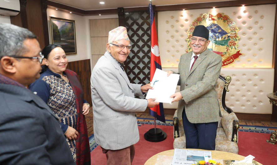 संघीयता खारेजीको मागसहित जनमोर्चाले प्रधानमन्त्रीलाई बुझायो ज्ञापनपत्र  (तस्बिरहरू)