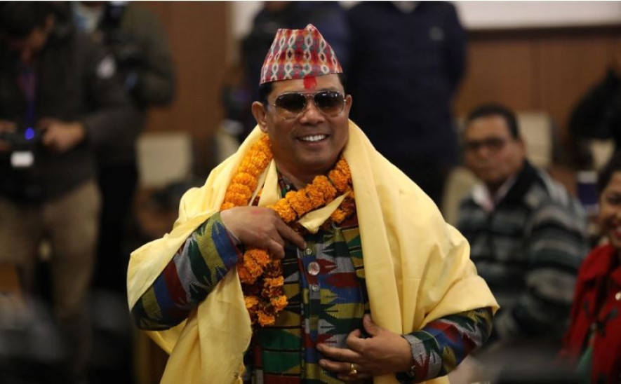 नेकपा एमालेका नेताहरु डिल्लीबजार कारागार पुगेर रेमश चौधरीसँग मागे भोट