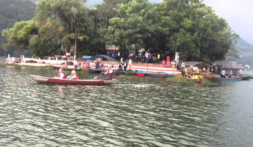 हावाहुरीले फेवातालमा ४ वटा डुङ्गा पल्टियो