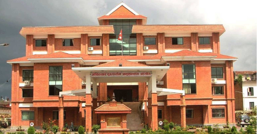 शिक्षा अधिकृत १ लाख घुससहित पक्राउ