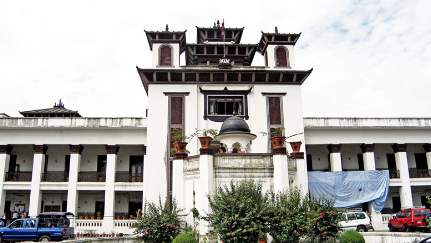 महिला कानुन व्यवसायीहरूद्वारा  उपराष्ट्रपतिमा पुरुष उम्मेदवार हुनु नहुने भन्दै निर्वाचन अधिकृतको ध्यानाकर्षण