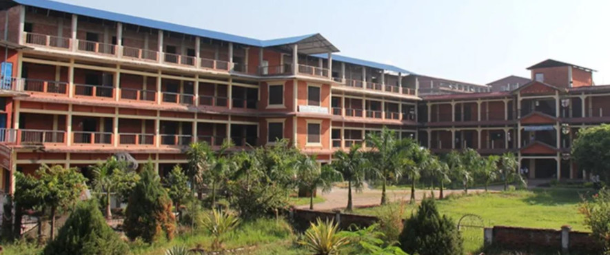 प्रहरीले तोड्यो चितवनका क्याम्पसमा लगाइएको ताला