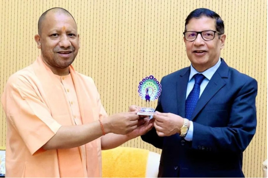 राजदूत शर्मा र  उत्तर प्रदेशका मुख्यमन्त्री योगीबीच भेटघाट