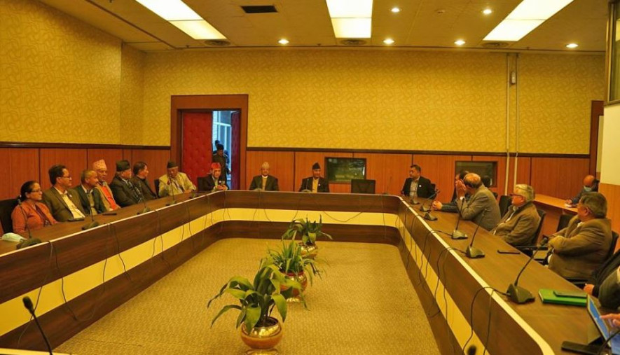 कांग्रेस केन्द्रीय कार्यसम्पादन समिति बैठक जारी