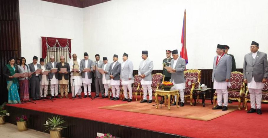 आज नवनियुक्त मन्त्रीले शपथ लिए