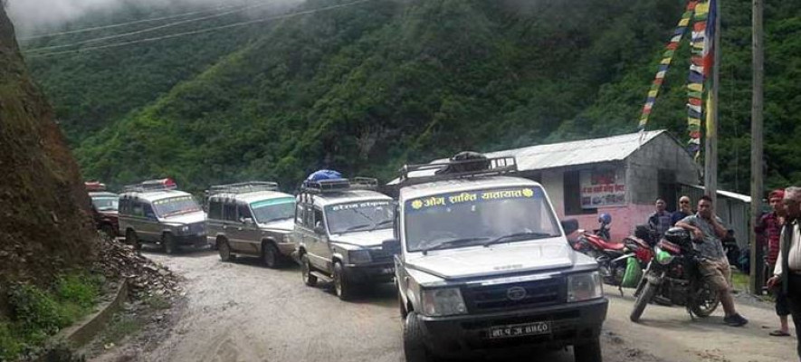 हेटौँडाबाट काठमाडौँ छिर्ने दुईवटा सडक बन्द