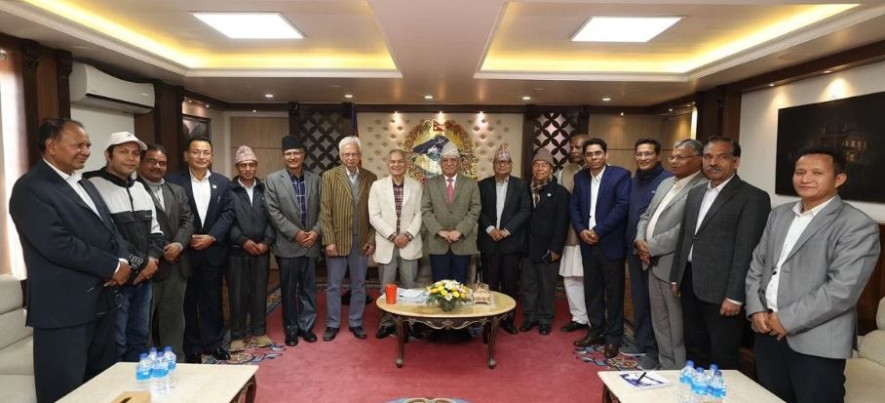 चैत २७ गते माओवादी विचार धारा बोकेका दलहरूद्वारा अन्तर्क्रिया गर्ने
