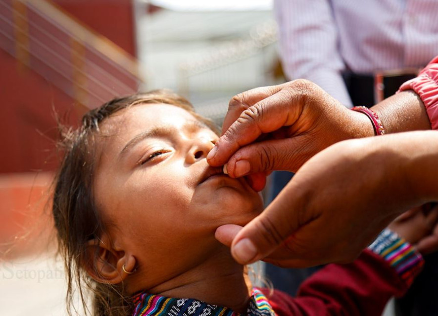 बालबालिकालाई खुवाइयो भिटामिन ‘ए’ र जुकाको औषधी