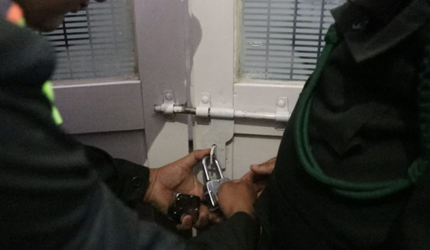 काठमाडौं महानगरले २ स्वास्थ्य संस्थामा लगायो ताला