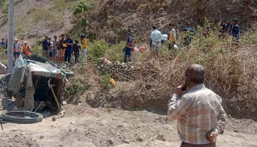 दाङ जिप दुर्घटना अपडेट : चालकको मृत्यु, ६ जना गम्भीर घाइते