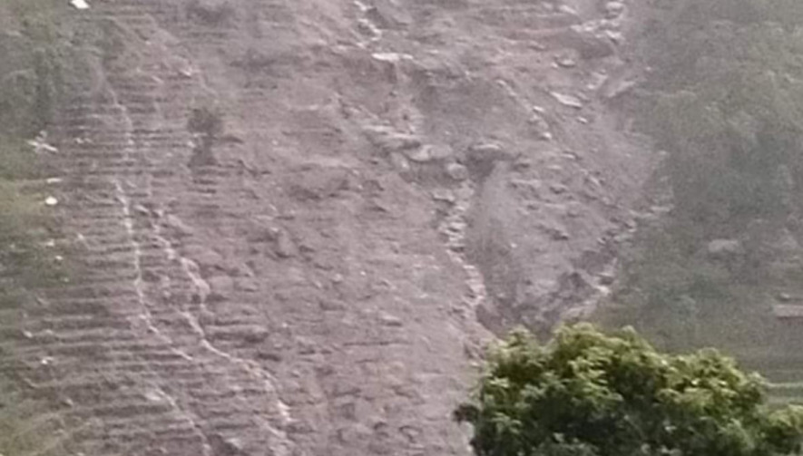 ताप्लेजुङको मेहेलेमा पहिरोमा परी एक बेपत्ता, २ घाइते