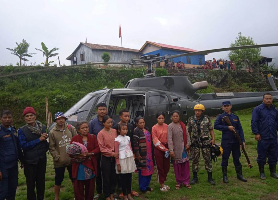 पाँचथरमा बाढीपहिरोमा फसेका १२ जनाको उद्धार