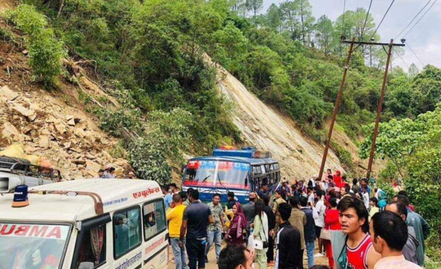 गुडिरहेको बसमा करेन्ट लाग्दा सल्यानमा २ जनाको मृत्यु