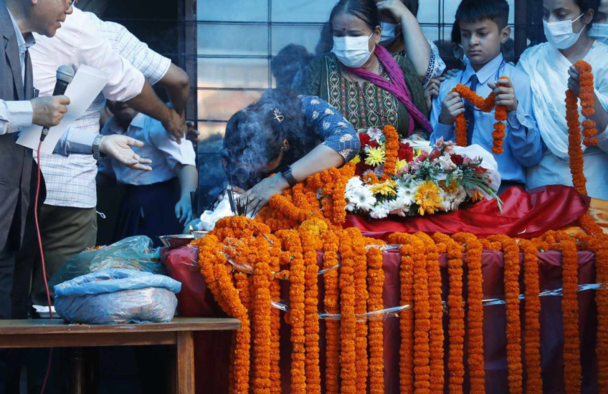 शोकमग्न पेरिसडाँडा (तस्वीर)