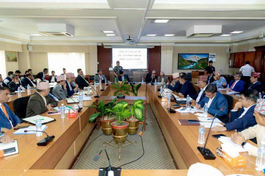 कार्तिकभित्र ठेक्का लगाइसक्न मन्त्रालयका सचिवहरुलाई अर्थमन्त्री डा. महतको निर्देशन