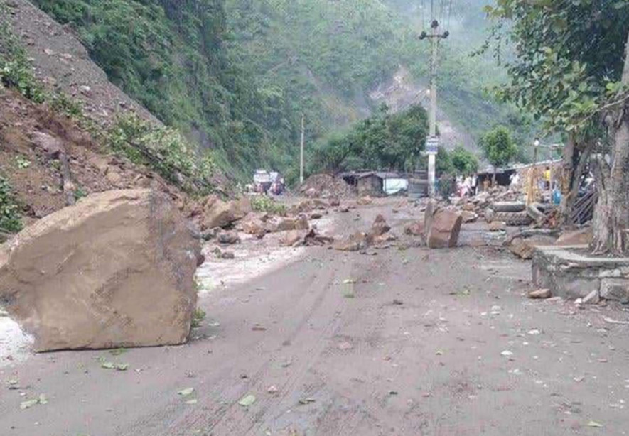 मुग्लिन-नारायणगढ सडकखण्ड अवरुद्ध