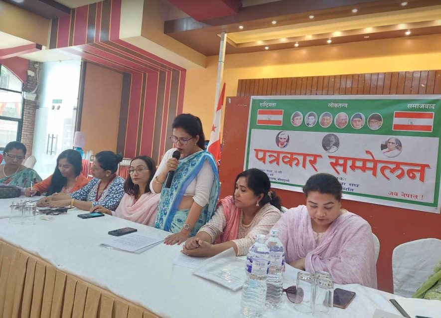 नेपाल महिला सङ्घको अध्यक्ष उषा राउत मिश्रलाई बर्खास्त गर्न माग