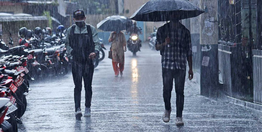 अविरल वर्षाले हवाई उडान प्रभावित