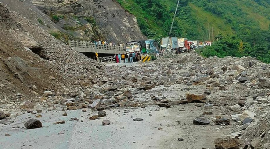 अवरुद्ध नारायणगढ-मुग्लिन सडक दुईतर्फी सञ्चालन