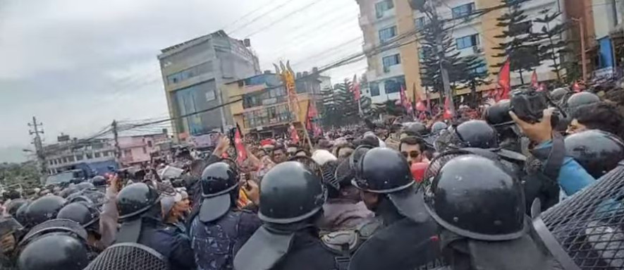 दुर्गा प्रसाईं समर्थक र प्रहरीबीच काठमाडौंको गौशालामा झडप