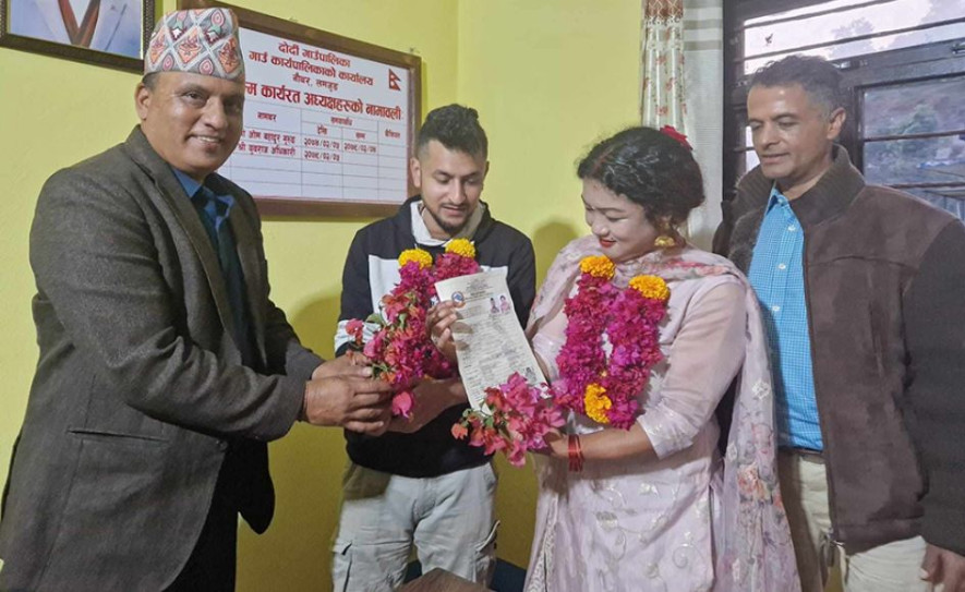 लमजुङको दोर्दीमा नेपालमै पहिलो समलिंगी विवाह दर्ता