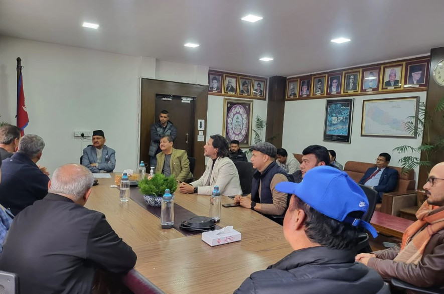अव्यवहारिक कर हटाउन माग गर्दै चलचित्रकर्मीको अर्थमन्त्री महतलाई पत्र