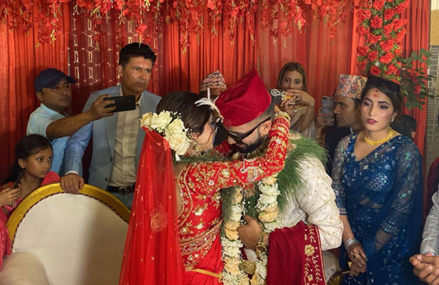 एलिना चौहानले कसिन् लगनगाँठो