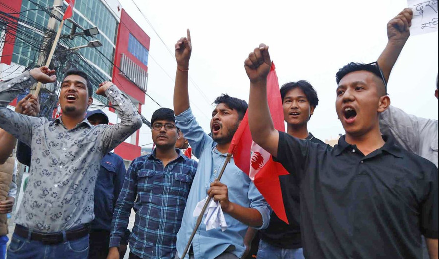 नेविसंघले जलायो गृहमन्त्रीको पुत्ला