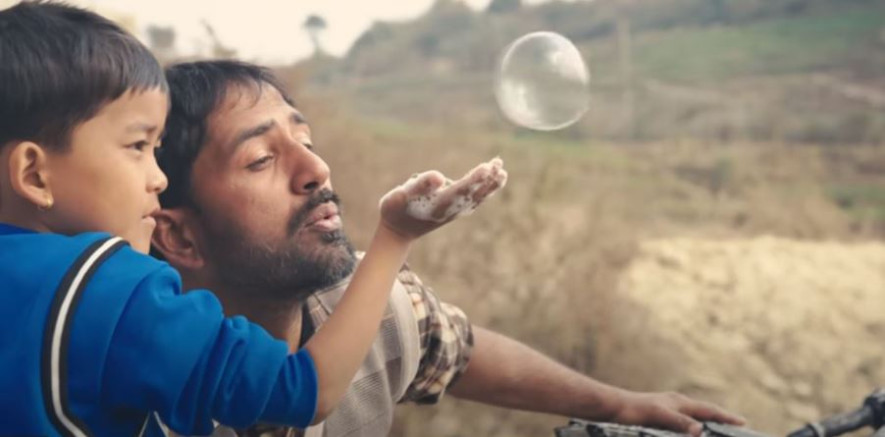 ‘मनसरा’को गीतमा बाबु बन्ने सपना पूरा गर्दै प्रविण (भिडिओ)