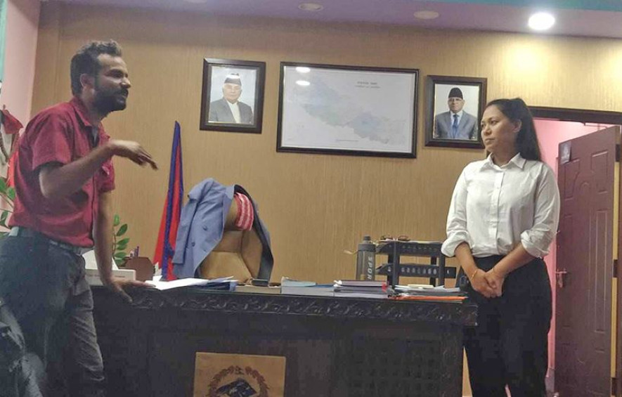 १२ दिनदेखि माइतीघरमा एक्लै उभिएका चपाईंको आन्दोलन स्थगित