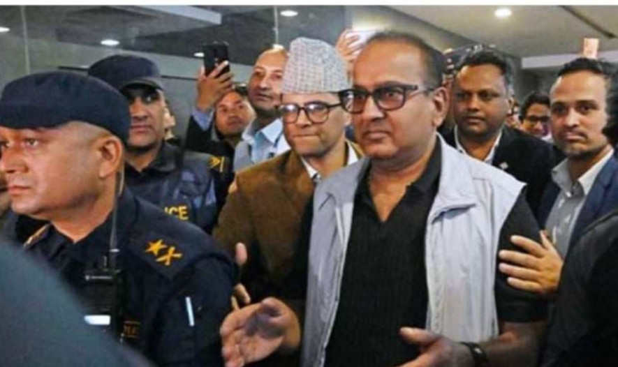 कैलाश सिरोहियालाई हेलिकप्टरबाट काठमाडौं ल्याइँदै