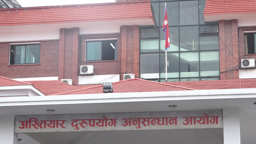 विदेशी नागरिकता र आवासीय अनुमतिपत्र लिएकालाई नियुक्तिमा कडाइ गर्नुपर्ने