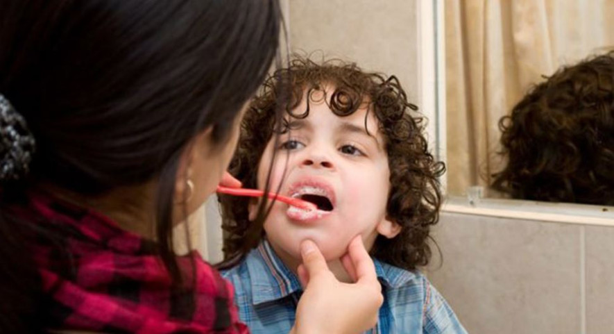 बच्चालाई कुन उमेरदेखि टुथपेस्ट प्रयोग गर्न सिकाउने ?