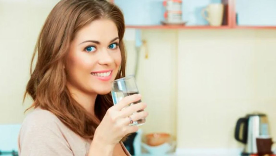 पानी शरीरको लागि खानाभन्दा बढी महत्त्वपूर्ण, सासको दुर्गन्ध नियन्त्रण गर्न र रक्तचाप नियन्त्रण गर्न गर्छ मद्दत