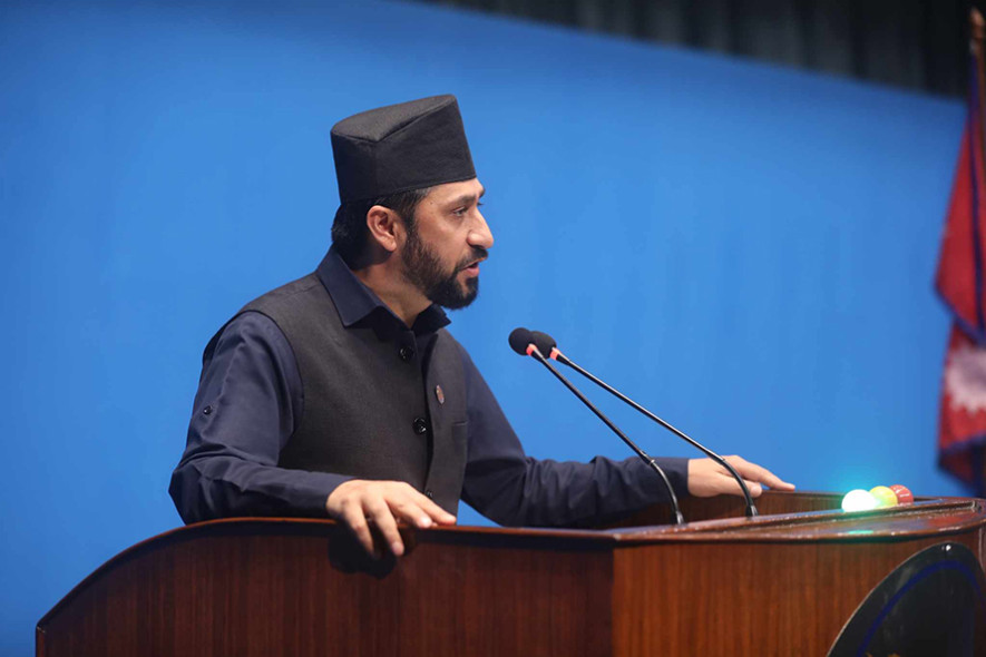 ‘अनुसन्धानको सुई घरको ढोकामा पुगेपछि संविधानको याद आयो ?’