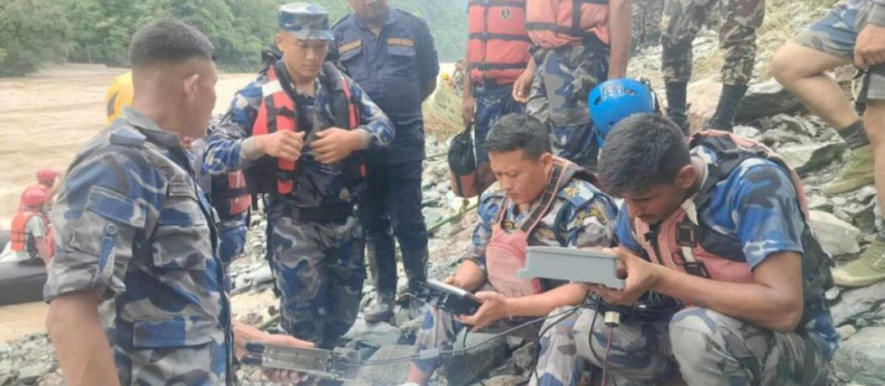 त्रिशूलीमा बेपत्ता बस र यात्रुहरुको वाटर ड्रोन मार्फत खोजी गरिंदै