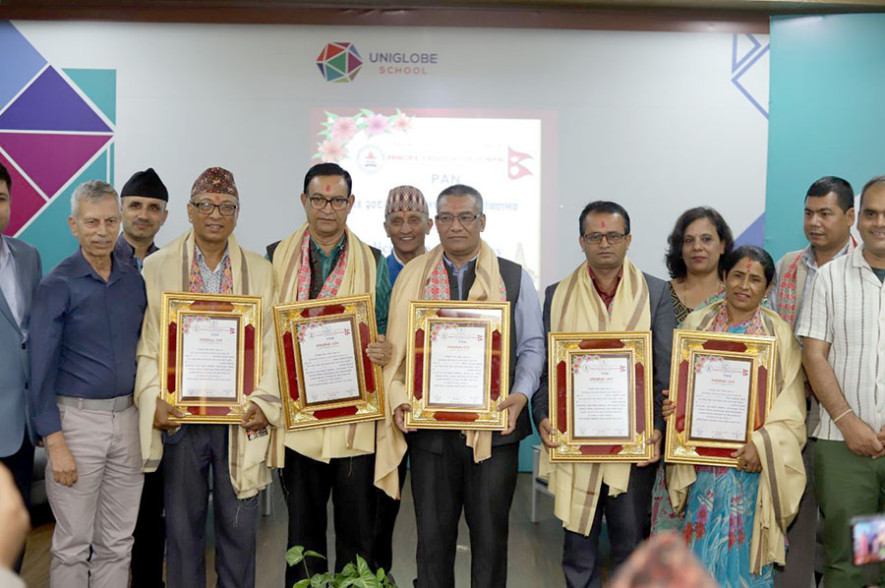 परीक्षामा उत्कृष्ट नतिजा ल्याउने पाँच वटा विद्यालय सम्मानीत