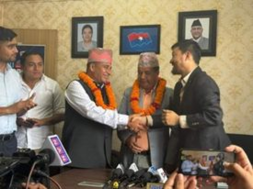 नयाँ इन्चार्ज लाई स्वागत गर्दै राष्ट्रिय युवा संघ नेपालद्वारा महेश बस्नेतकाे बिदाइ