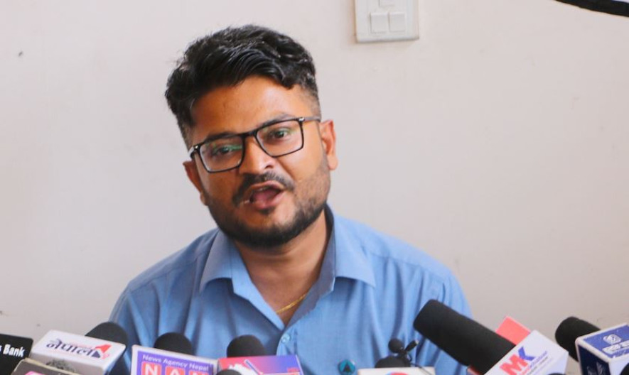 स्पष्टीकरण बुझाउँदै मुकुलले मागे रवि लामिछानेको राजीनामा
